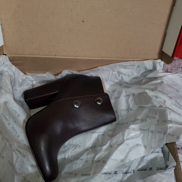 Andrea Burgundy booties - Picture 6 of 6